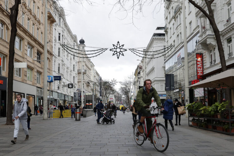 Fri. 9:02 a.m.: Austria to enter lockdown, make COVID-19 jabs mandatory